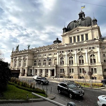 Sweet Home Near Opera House Lviv Bagian luar foto