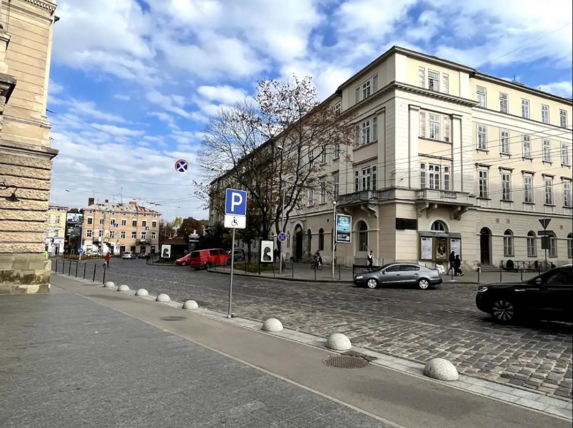 Sweet Home Near Opera House Lviv Bagian luar foto