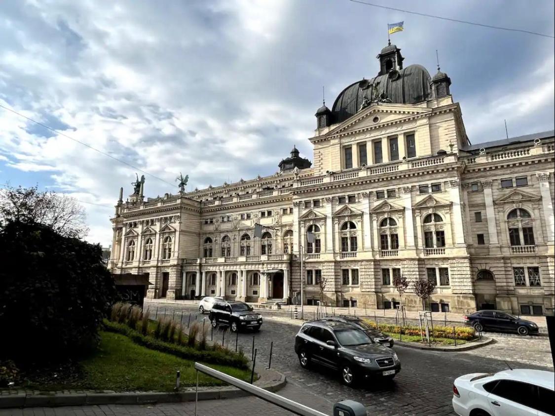 Sweet Home Near Opera House Lviv Bagian luar foto